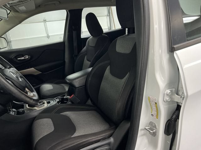 2017 Jeep Cherokee Sport