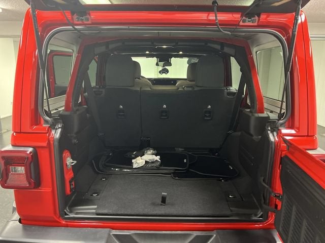 2025 Jeep Wrangler 4-Door Sahara 4x4