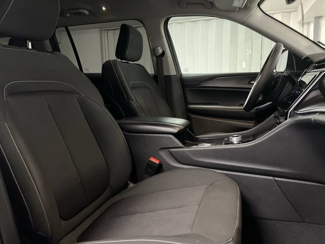 2024 Jeep Grand Cherokee L Laredo 4x4