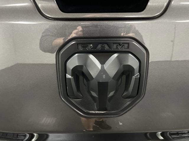 2020 RAM 1500 Big Horn Crew Cab 4x4 5'7" Box