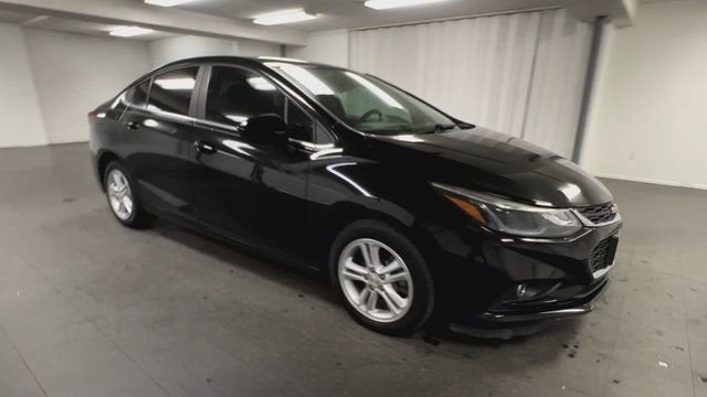 Used 2018 Chevrolet Cruze LT with VIN 1G1BE5SM5J7243635 for sale in Herculaneum, MO