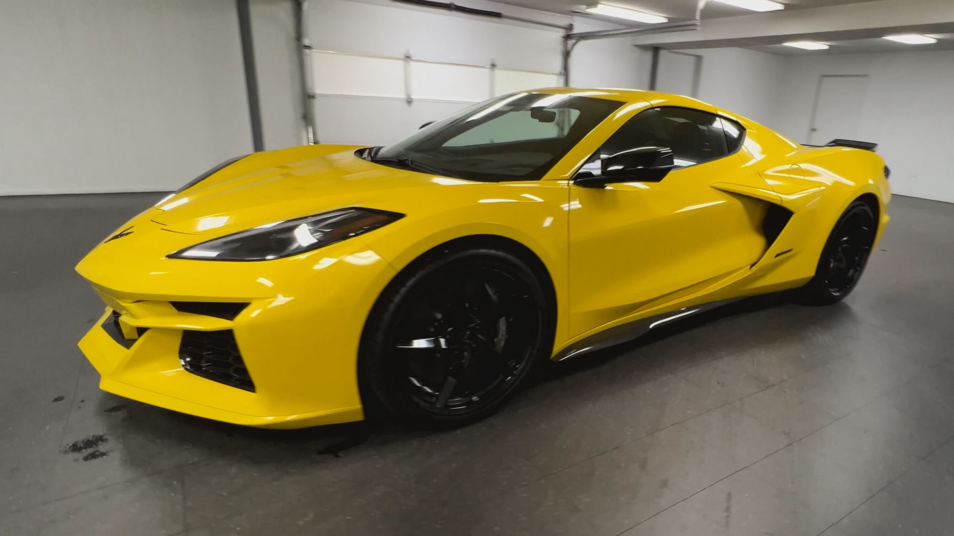 2025 Chevrolet Corvette E-Ray 1LZ