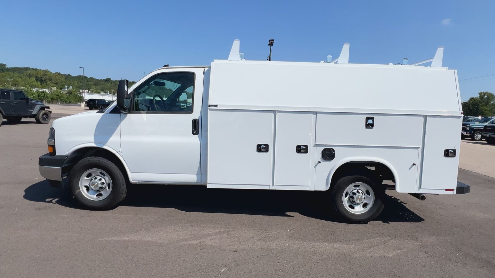2026 Chevrolet Express Cutaway 3500 1WT
