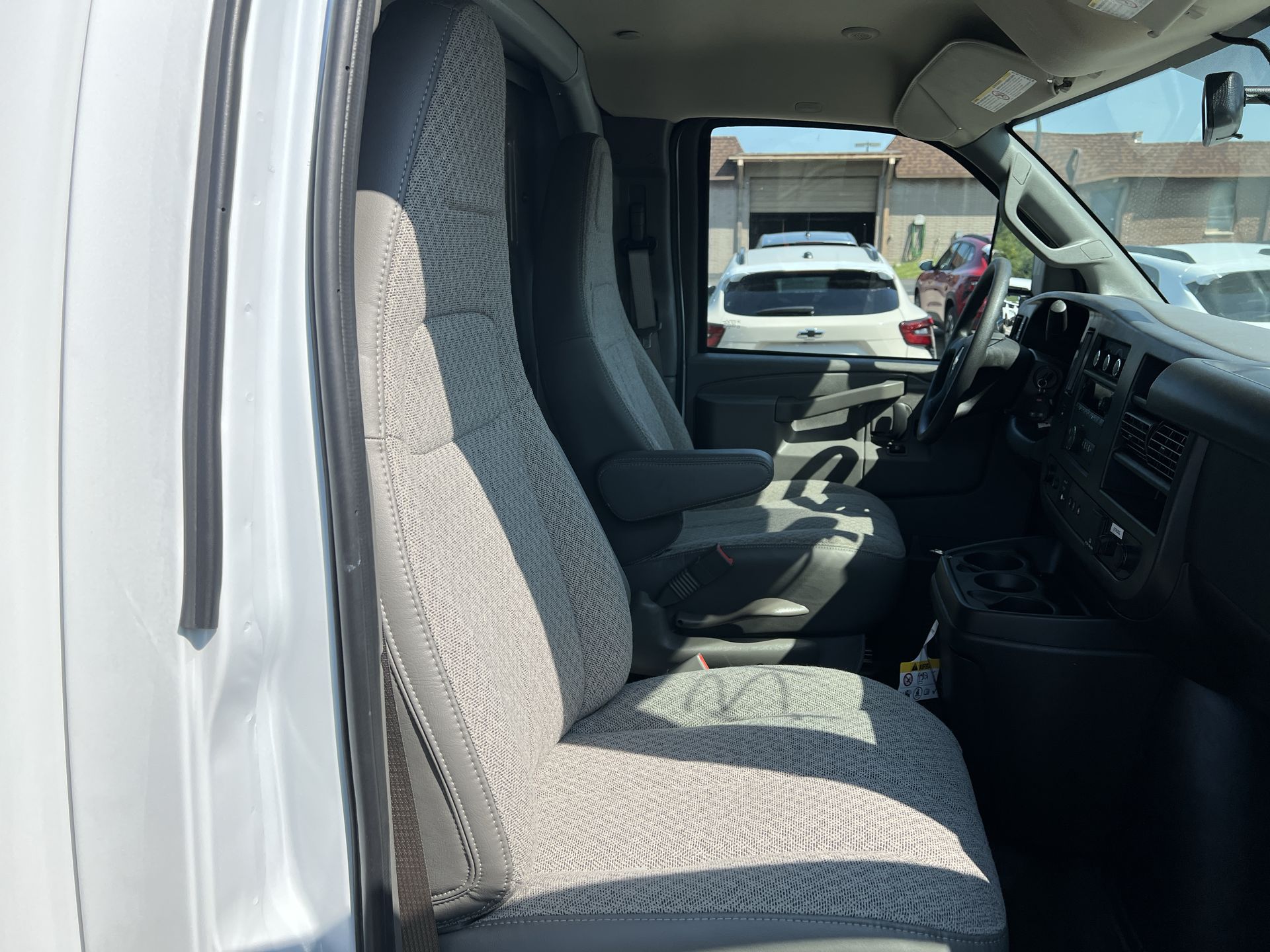 2026 Chevrolet Express Cutaway 3500 1WT