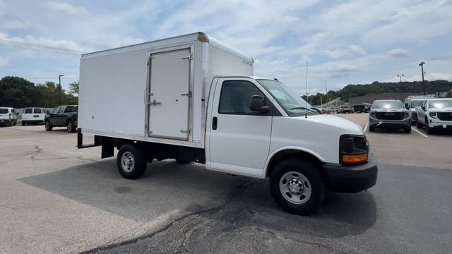 2016 Chevrolet Express Cutaway 3500 3500