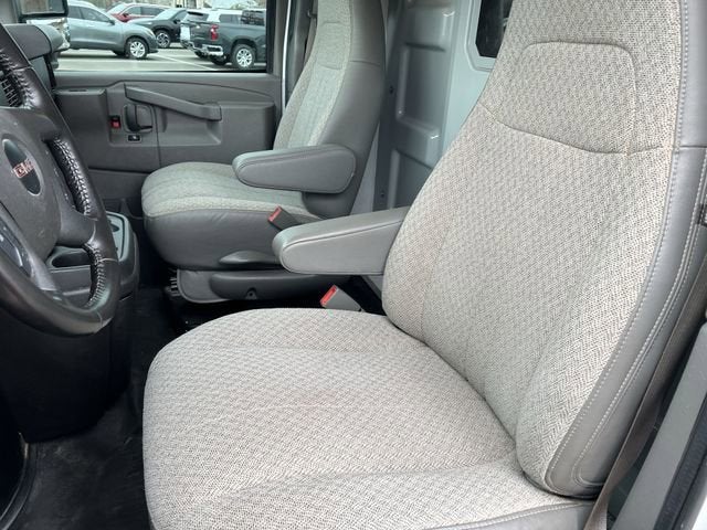 2020 GMC Savana Cutaway 3500 Work Van