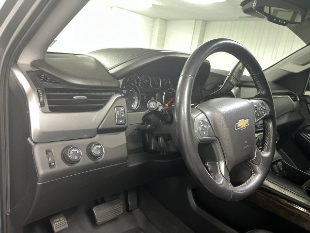 2019 Chevrolet Suburban LT - Photo 10