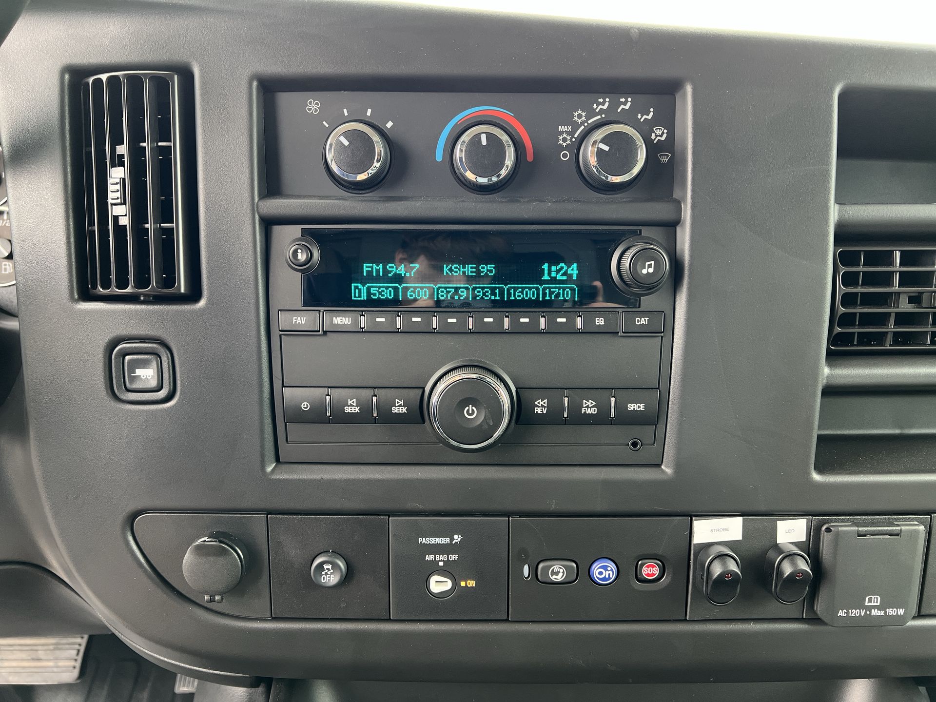 2025 Chevrolet Express Cutaway 3500 1WT