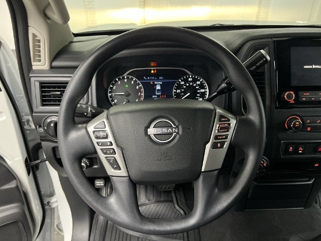2024 Nissan TITAN Crew Cab SV 4x4