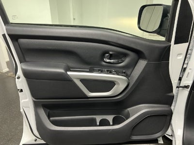 2024 Nissan TITAN Crew Cab SV 4x4