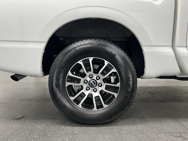 2024 Nissan TITAN Crew Cab SV 4x4
