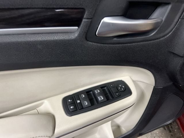 2015 Chrysler 300 Limited