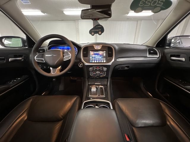 2023 Chrysler 300 Touring L