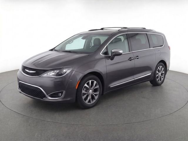 2017 Chrysler Pacifica Limited's photo