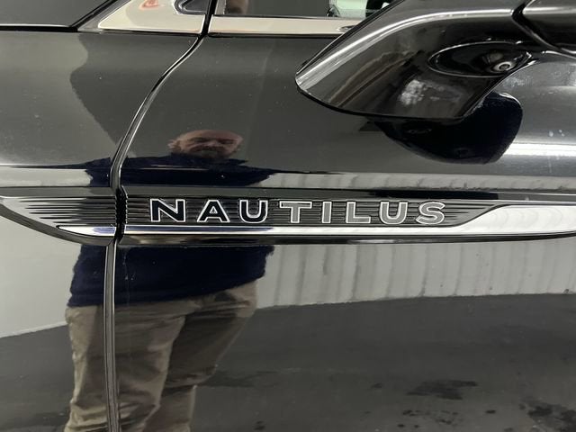 2022 Lincoln Nautilus Black Label