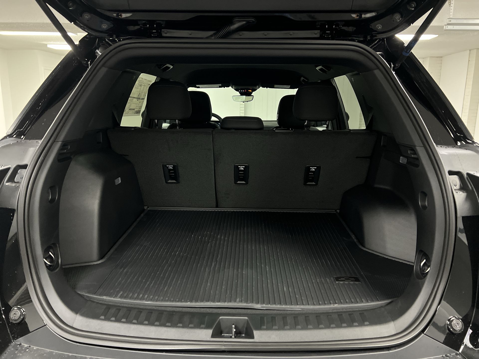 2027 Chevrolet Equinox LT - Photo 60