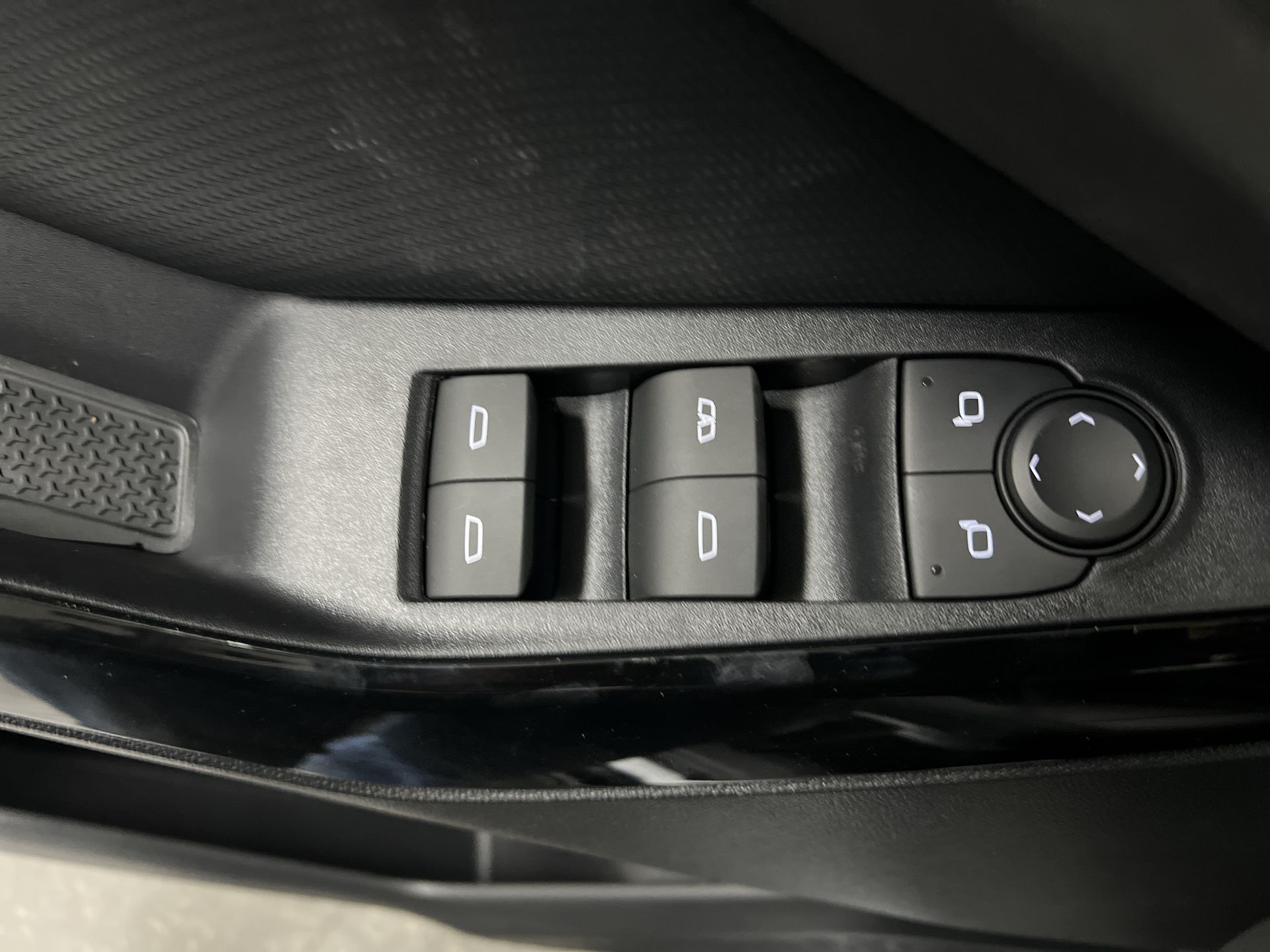 2027 Chevrolet Equinox LT - Photo 58