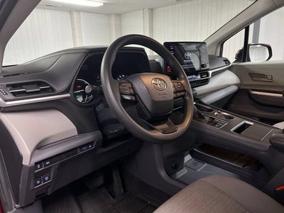 2023 Toyota Sienna LE