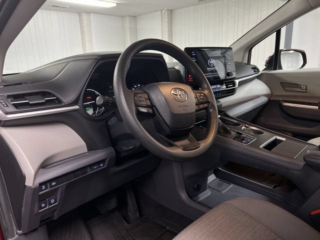 2023 Toyota Sienna LE