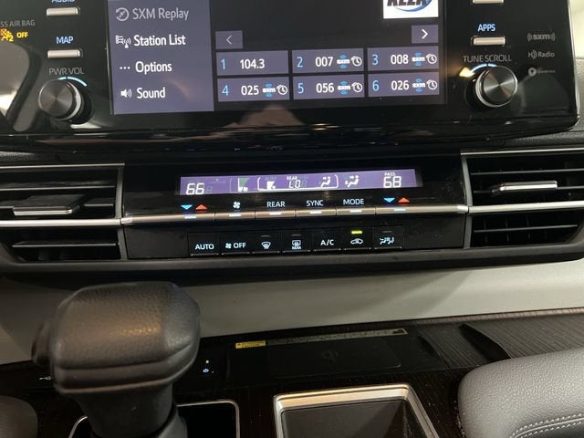 2023 Toyota Sienna LE