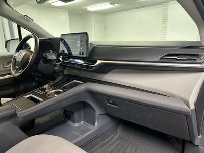 2023 Toyota Sienna LE