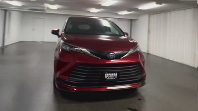 2023 Toyota Sienna LE