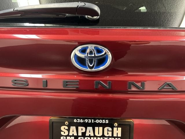 2023 Toyota Sienna LE