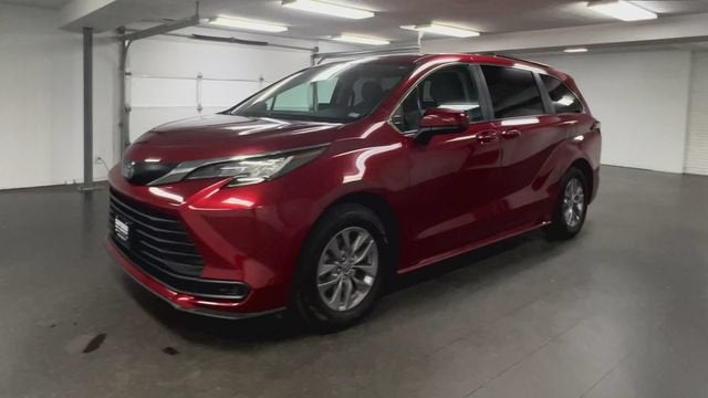 2023 Toyota Sienna LE