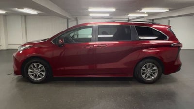 2023 Toyota Sienna LE