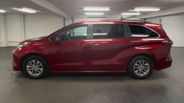 2023 Toyota Sienna LE