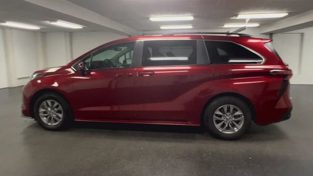 2023 Toyota Sienna LE