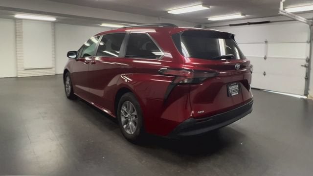 2023 Toyota Sienna LE