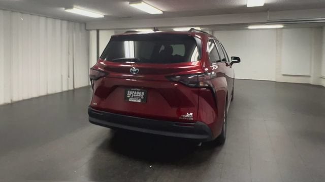2023 Toyota Sienna LE