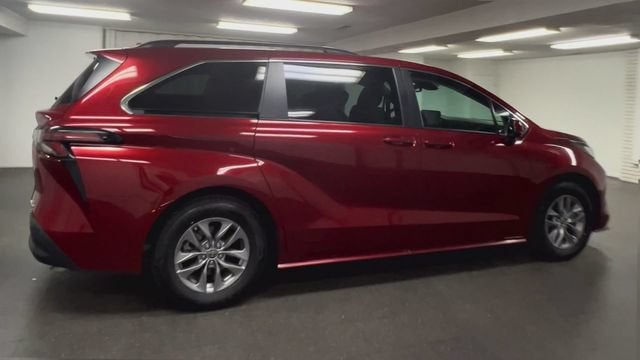 2023 Toyota Sienna LE