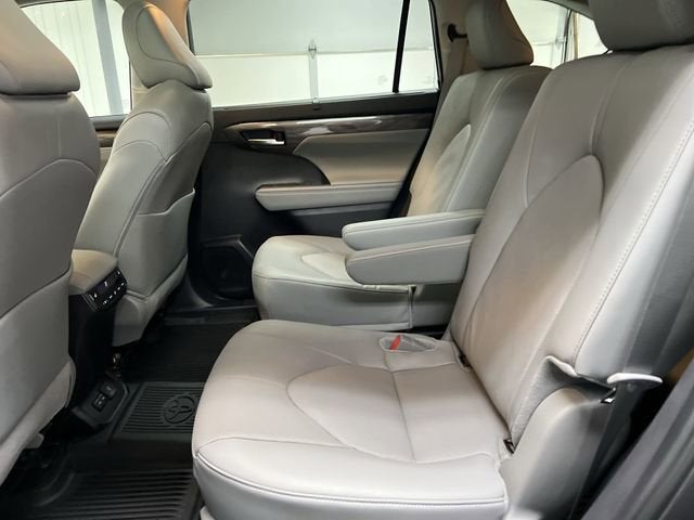 2024 Toyota Highlander Platinum