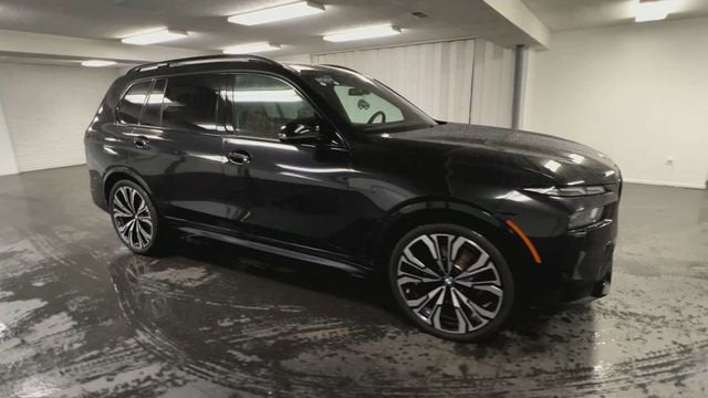 2024 BMW X7 M60i
