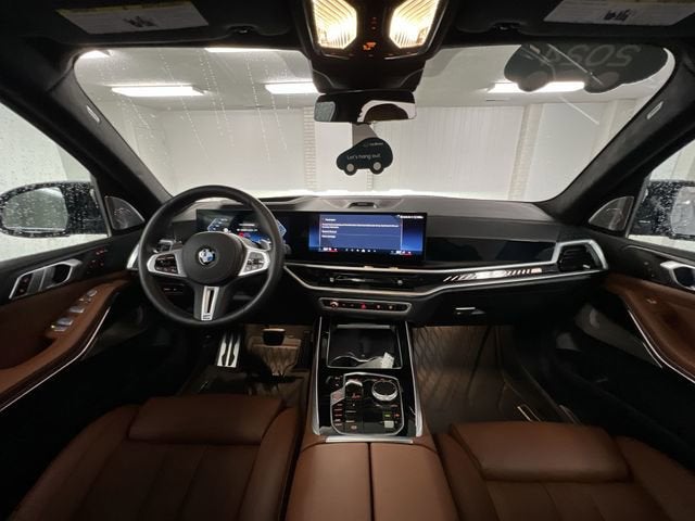 2024 BMW X7 M60i
