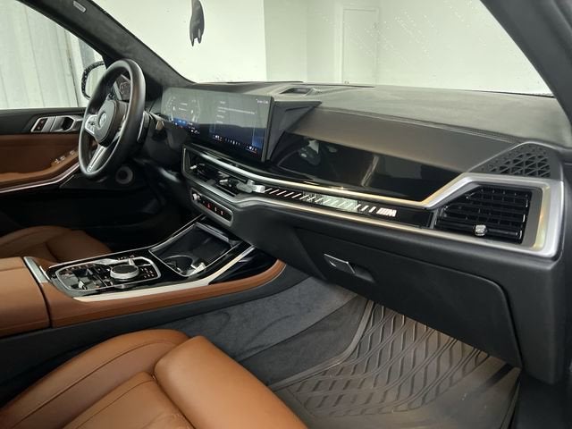2024 BMW X7 M60i