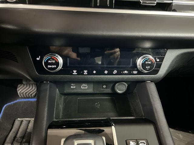 2024 Mitsubishi Outlander Plug-In Hybrid SE