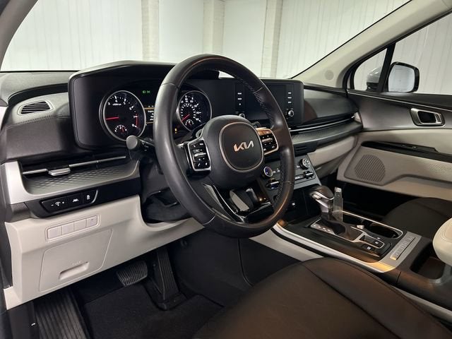 2023 Kia Carnival LX