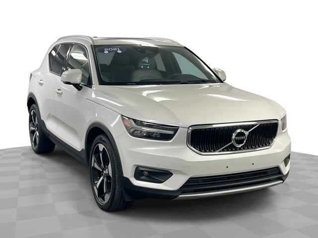 2021 Volvo XC40 T5 Momentum