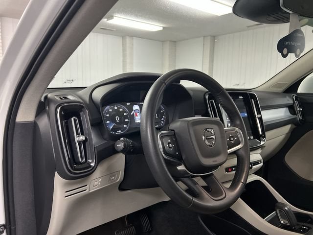 2021 Volvo XC40 T5 Momentum