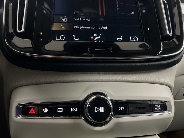 2021 Volvo XC40 T5 Momentum