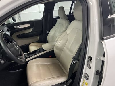 2021 Volvo XC40 T5 Momentum