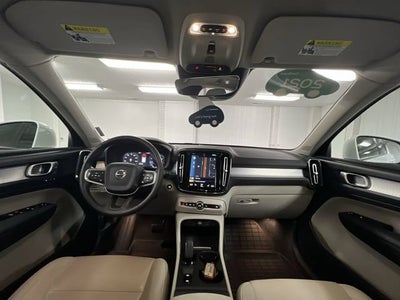 2021 Volvo XC40 T5 Momentum