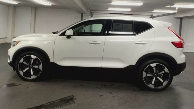 2021 Volvo XC40 T5 Momentum