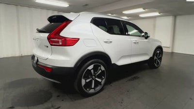 2021 Volvo XC40 T5 Momentum