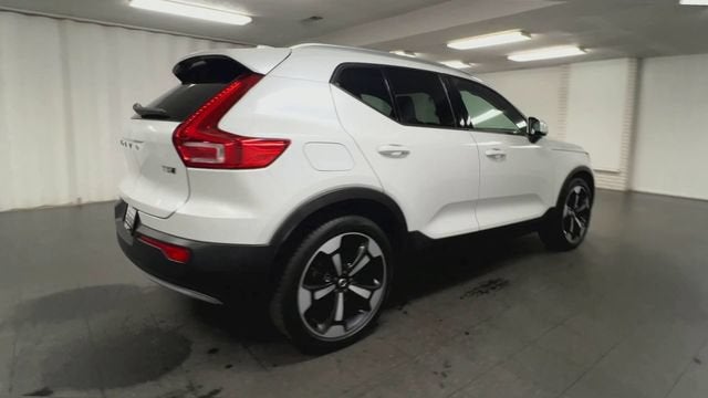2021 Volvo XC40 T5 Momentum